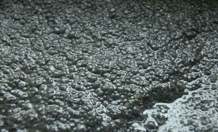 怎么處理溶氣氣浮機(jī)產(chǎn)生的污泥？